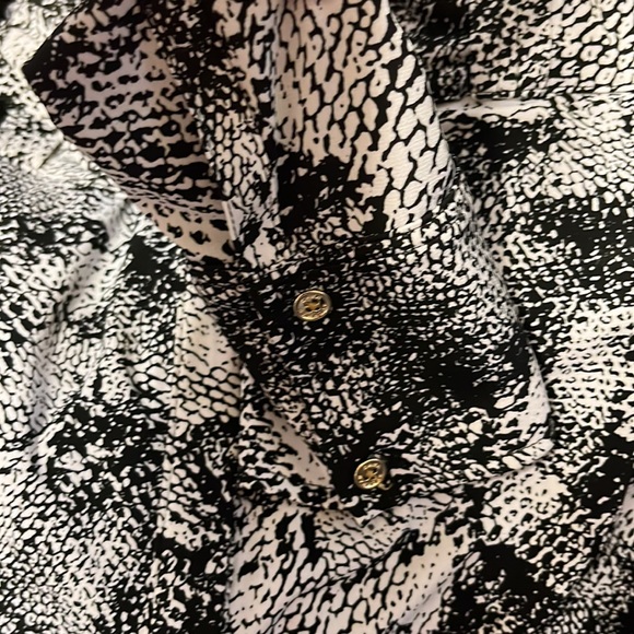 Dana Buchman snakeskin print blouse - Picture 6 of 8